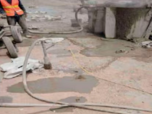 仪征水泥混凝土路面板底注浆技术 路面脱空注浆整治方案