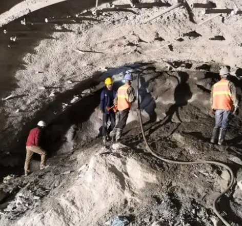 仪征拱顶带模注浆料的施工流程及注意事项